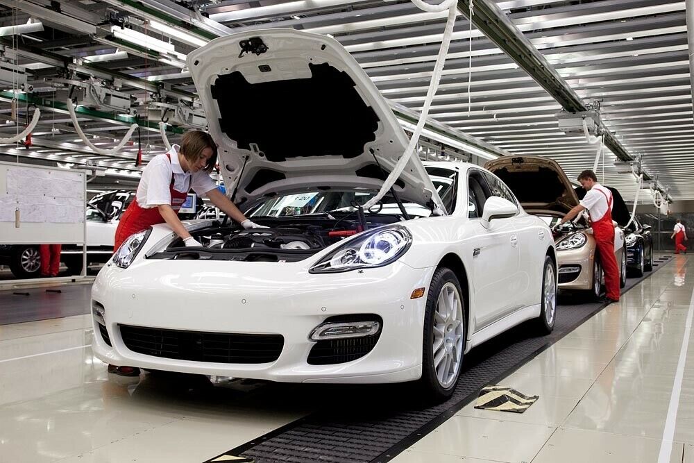 Am 12. September fällt die Startflagge für den Porsche Panamera