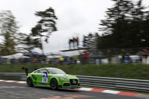 Ein TT hebt ab. Die 24 Stunden am Nürburgring sind das härteste Rennen der Welt