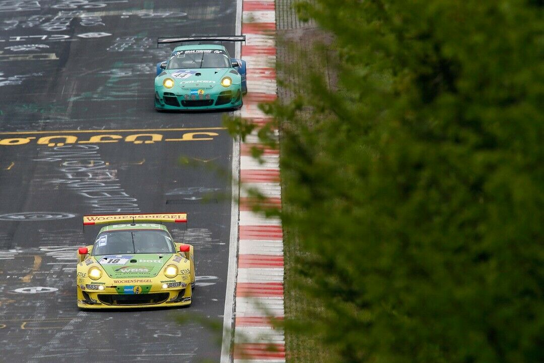 Am Samstag startet das 24-Stunden-Rennen am Nürburgring. Porsche sind am Ring zuhauf vertreten.