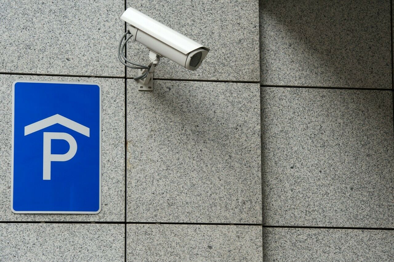 Verlieren Parkhäuser bald ihren Schrecken? Schon in wenigen Jahren könnten Autos sich dort selbständig zurechtfinden. An der Technik wird derzeit geforscht