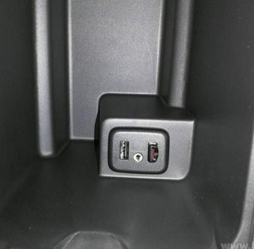USB Anschluss Insignia B Mittelkonsole