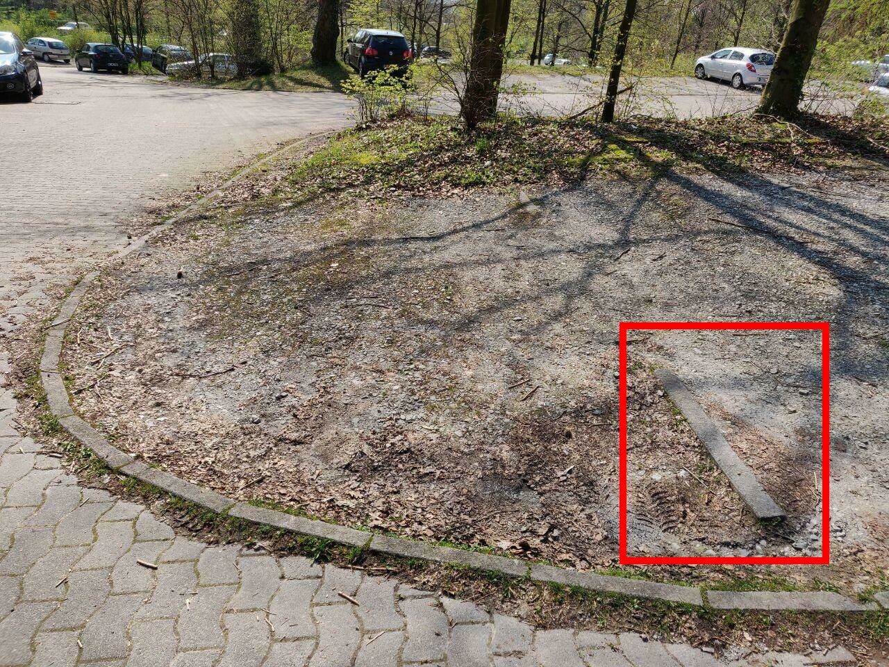 Angeblich außerhalb der Parkflächenmarkierungen geparkt