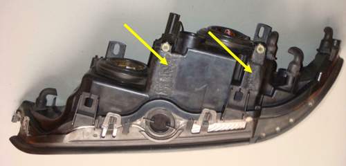 E39-fl-scheinwerfer-mit-erneuerten-reflektorenhalter
