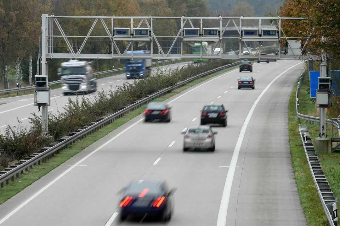 Die Kritik an der geplanten Pkw-Maut für deutsche Autobahnen reißt nicht ab