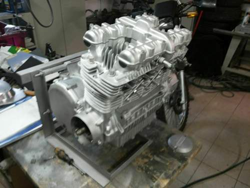 Motor gestrahlt