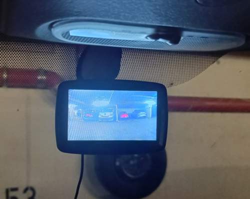 Rückfahrmonitor am Spiegelhalter