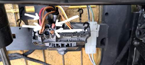 Seat heating connection