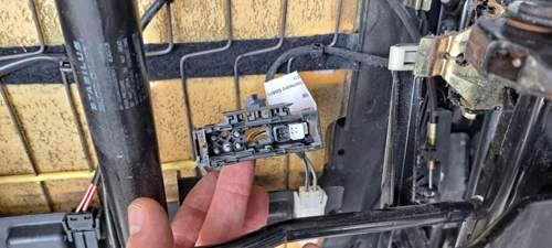 Seat heating connection