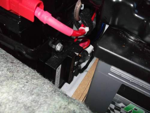 Relais an Motorradbatterie