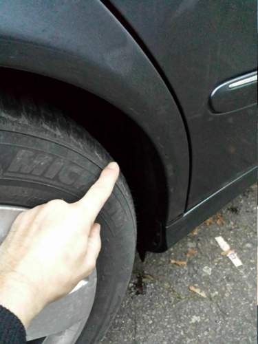 Verteileranschluss zur Dosierpumpe von aussen unterhalb der Radkastenverkleidung.jpg