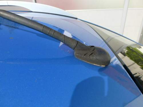 Kuga 1 Antennenfuß vorne