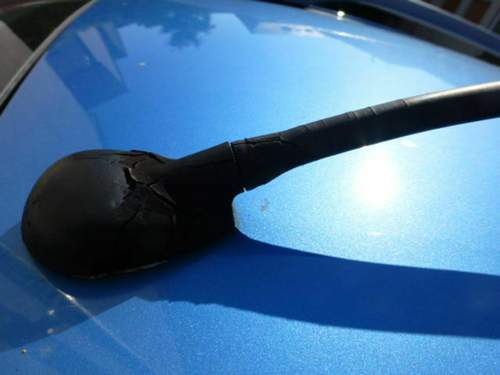 Kuga 1 Antennenfuß vorne