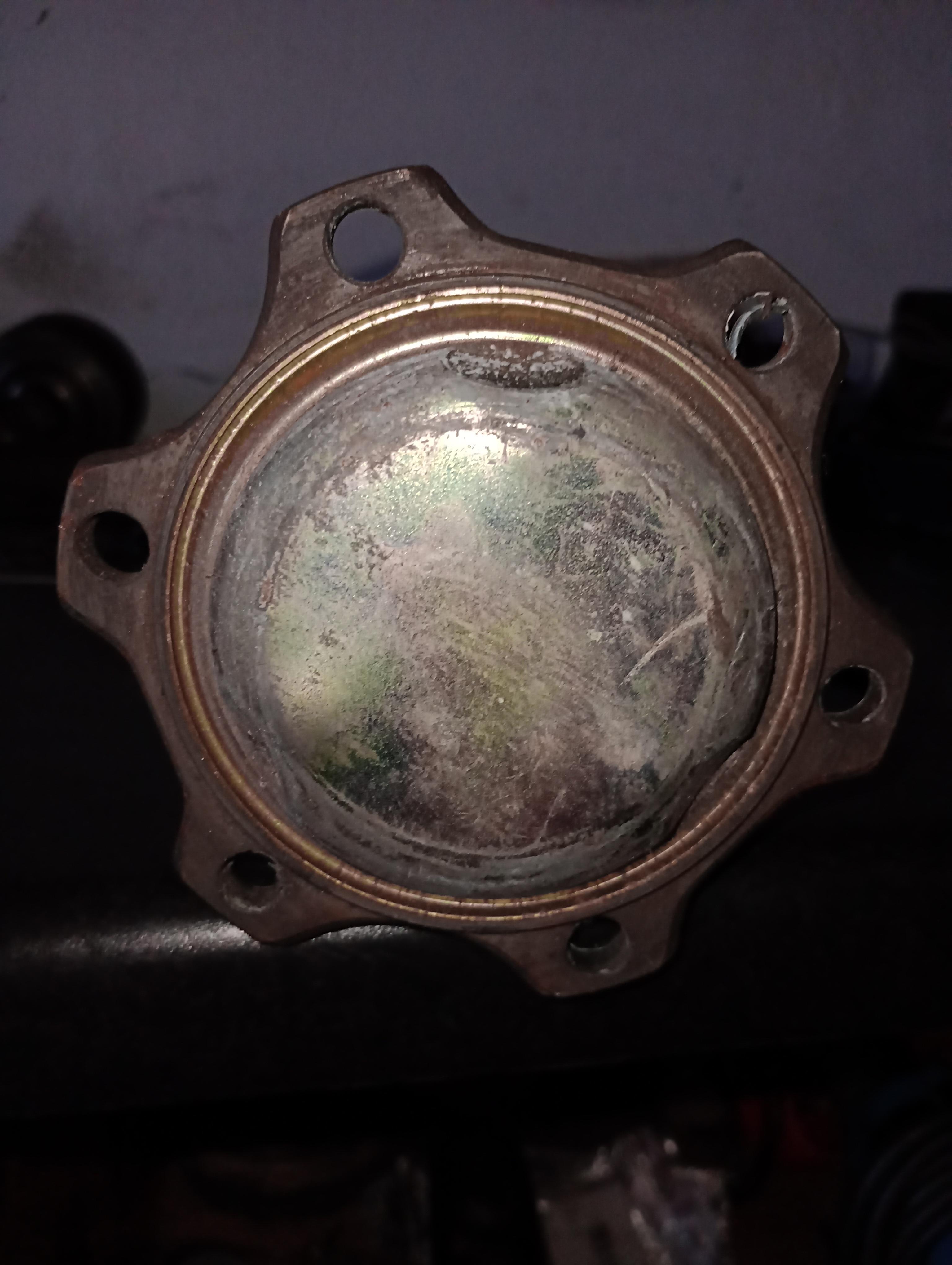 Antriebswelle - Beule in Deckel des getriebeseitigen Gelenks?