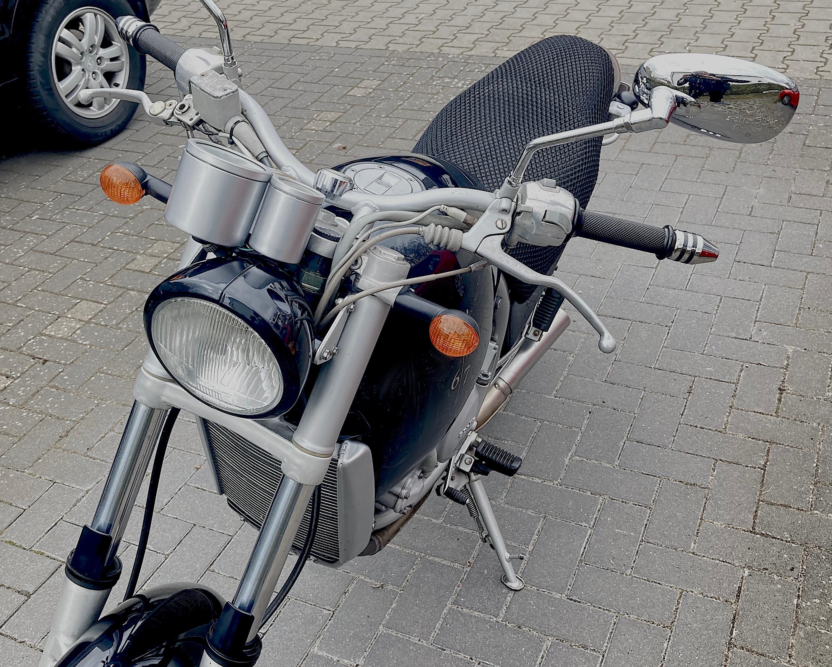 Aprilia MOTÓ 6.5, ein Motorrad mit "Starckem" Design, für Puristen