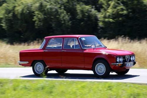 Eine Alfa Giulia Nuova 1600 aus dem Jahr 1977