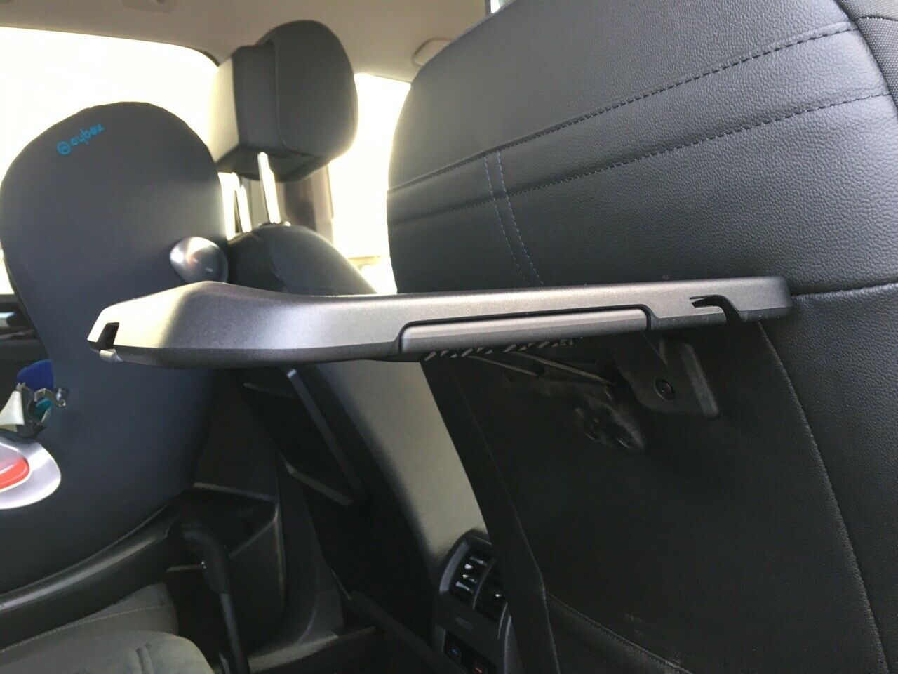 Armlehne Rückbank Cupholder integriert?