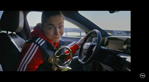 Opel-astra-goldenes-lenkrad