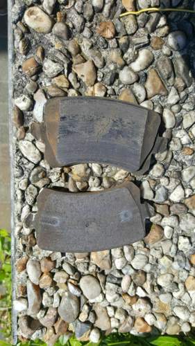 Undefinierbarer Metallgnubbel
