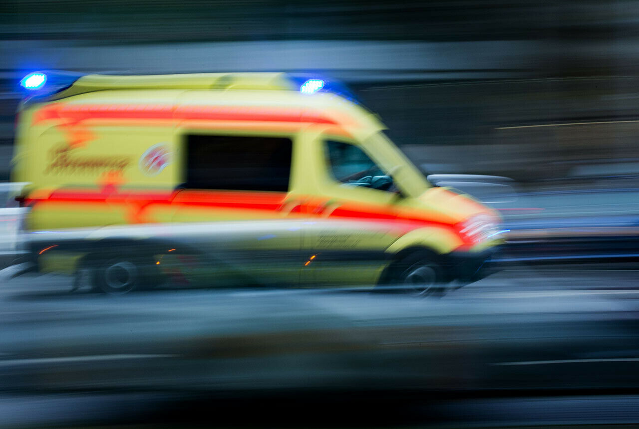 Nur Einsatzfahrzeuge, etwa von Polizei, Rettungsdienst oder Feuerwehr können sich im Straßenverkehr auf Sonderrechte berufen