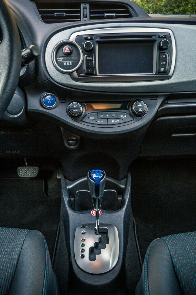 Toyota Yaris Hybrid: Cockpit