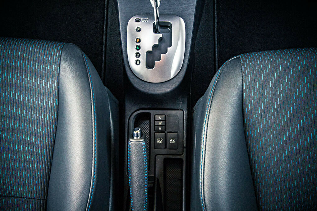 Schaltkulisse: Die Bedienung der Hybrid-Funktionen ist schlicht und schnell verstanden. Das ist gut, denn der Yaris wird nur selten von Auto-Enthusiasten gekauft.