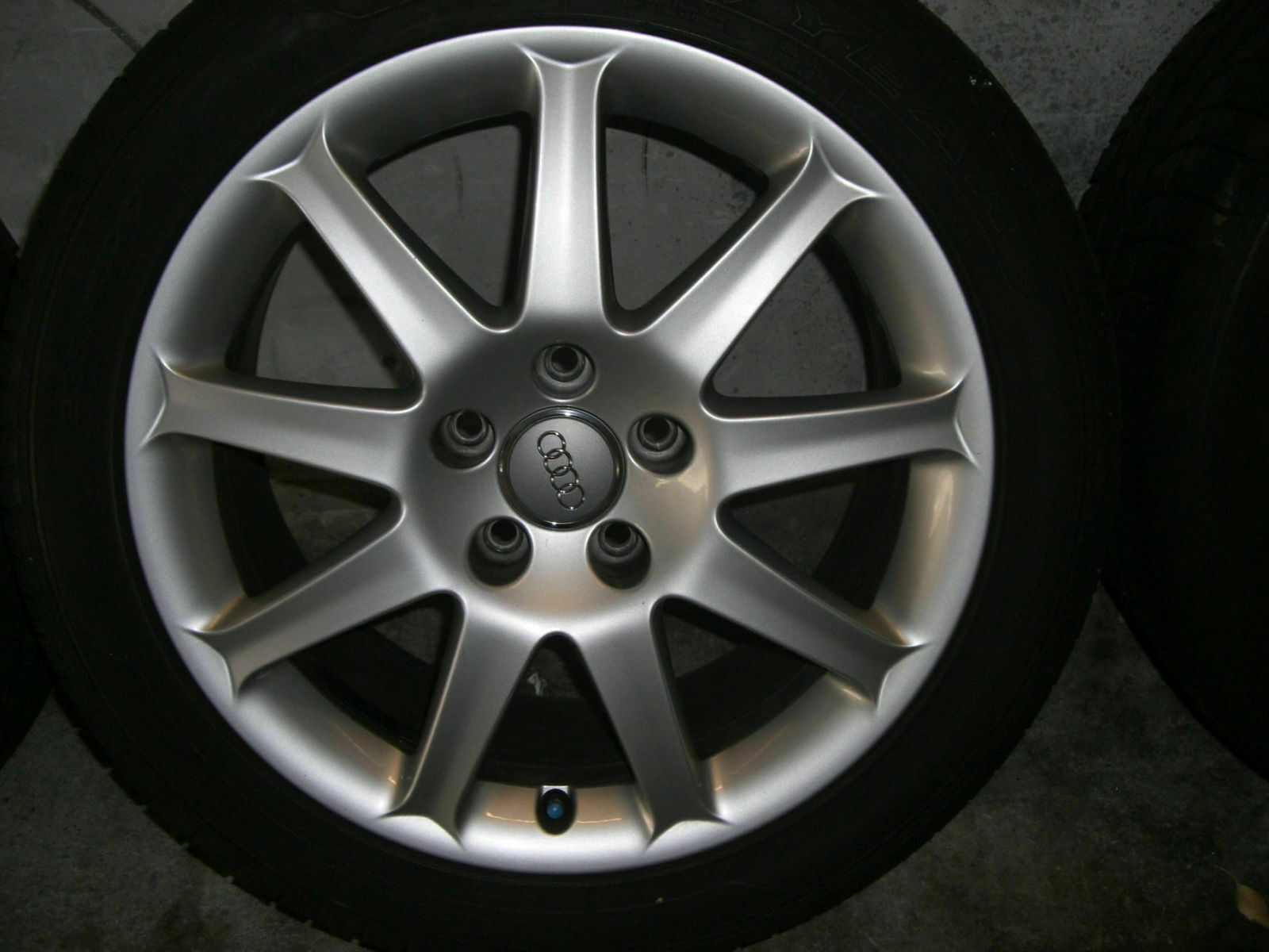 Audi 17 Zoll 9-Speichen Sommerräder