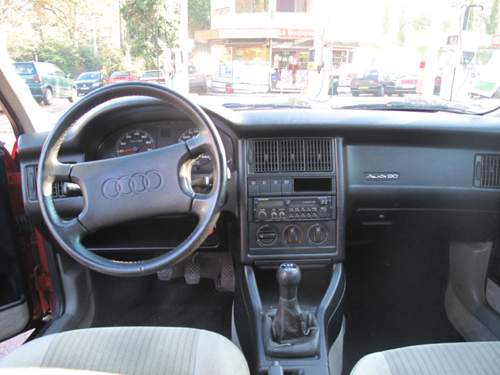Audi-90-rouge