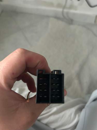 Neuer Stecker vom Bildschirm