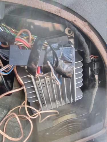 Eigene boxenkabel dran gepfuscht