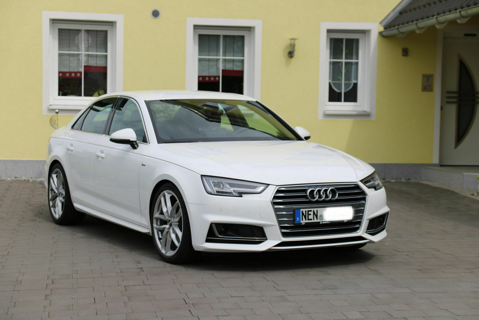 Audi A4 B8 (8K) 2.0 TDI Test