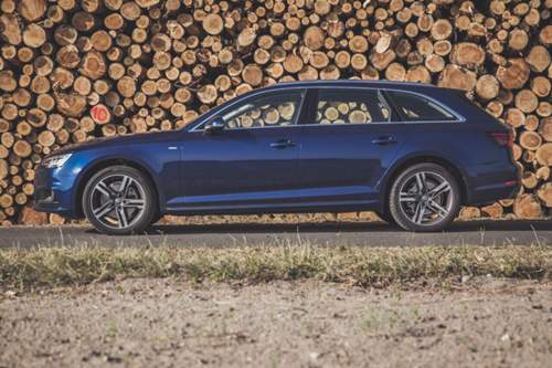 Der 4,725 Meter lange Audi A4 G-Tron unterscheidet sich optisch nicht von den herkömmlichen Benzinern und Dieseln der fünften A4-Generation (intern: B9)