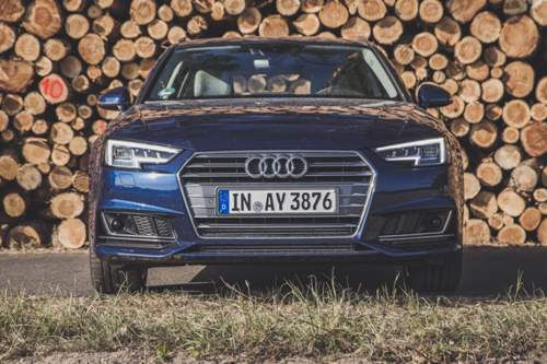 Hinter dieser Front wird Benzin oder Erdgas verbrannt. Wirtschaftlich rentiert sich der Audi A4 G-Tron nur, wenn der 2,0-Liter-Turbo-Vierzylinder mit CNG läuft