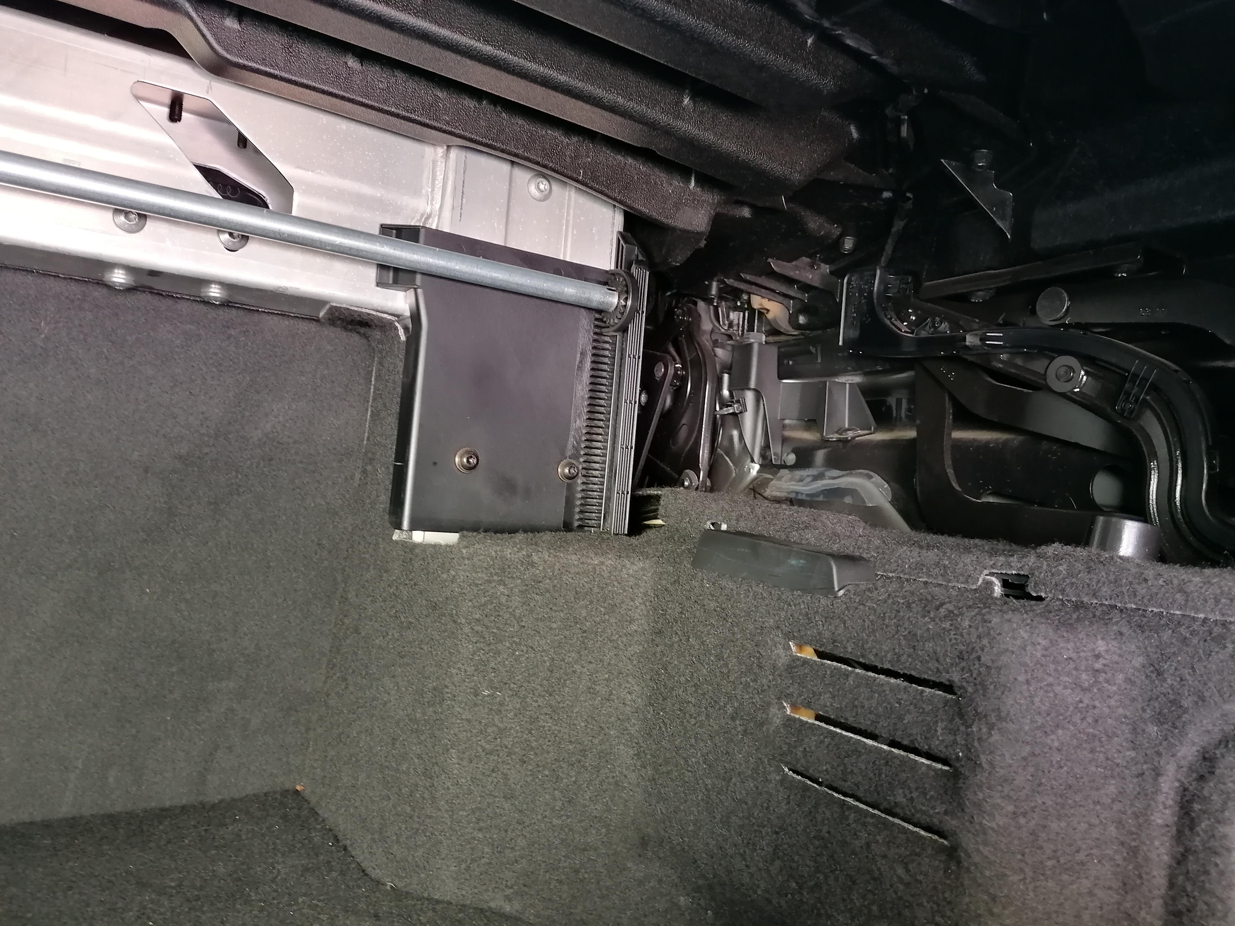 Cabrio Verdeckwanne Bolzen gebrochen. Ist es möglich das Verdeck ohne zu benutzen?