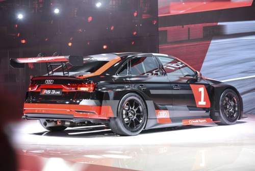Auch schick, aber "nur" vier Zylinder und 330 PS: Audi RS3 LMS