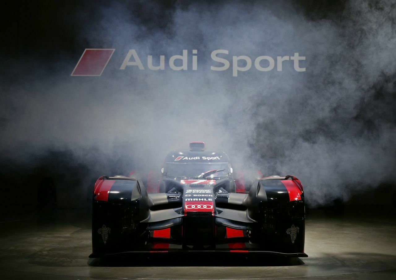 Viel Rauch um einen Champion? Nach der Niederlage gegen Porsche beim Le-Mans-Rennen 2015 kontert Audi im nächsten Jahr mit einem komplett neu entwickelten Auto