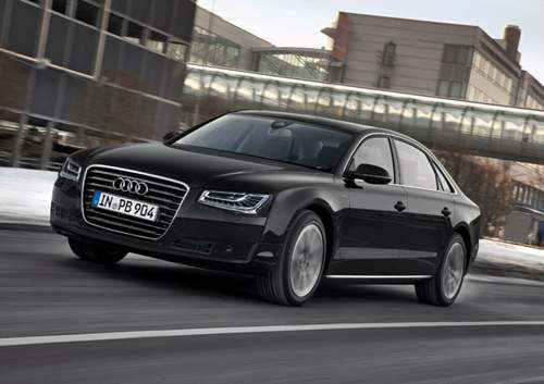 Fotomontage: So könnte das Audi A8 Facelift aussehen. Der Grill wird breiter und flacher, die Scheinwerfer arbeiten mit LED-Technik