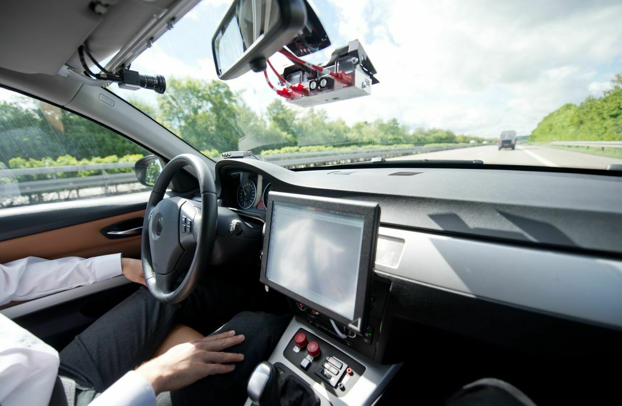 Für das autonome Fahren braucht es Daten - auch von Fahrzeugen anderer Hersteller. Daher berät die Autobranche über eine gemeinsame Schnittstelle