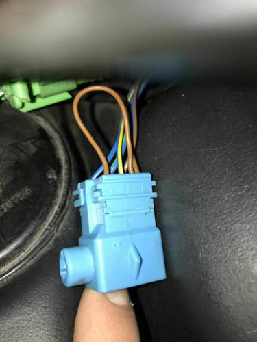 Stecker mit Brücke