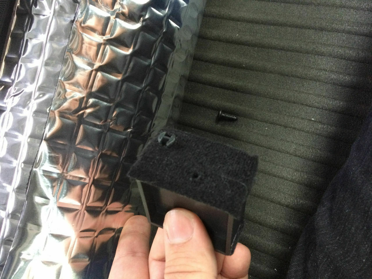 Audi S5 Hutablage gedämmt