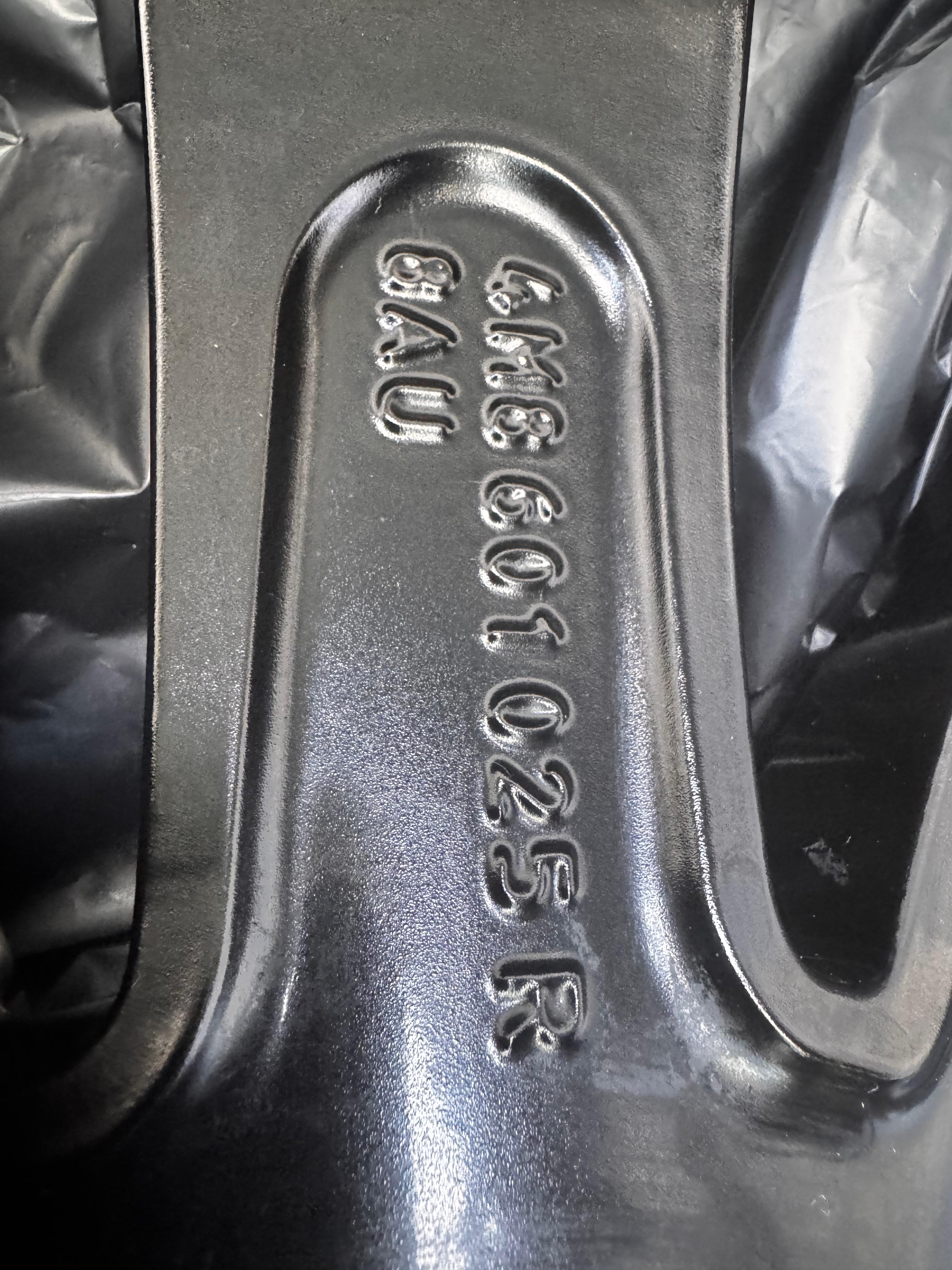 AUDI Sport Q8 4M8601025AT 10Jx23H2 ET15 incl Conti 285/35 schwarz