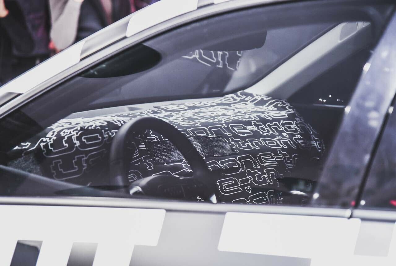 Das Cockpit versteckt Audi noch unter Tarntextil