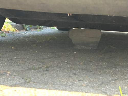Teil unterm Auto