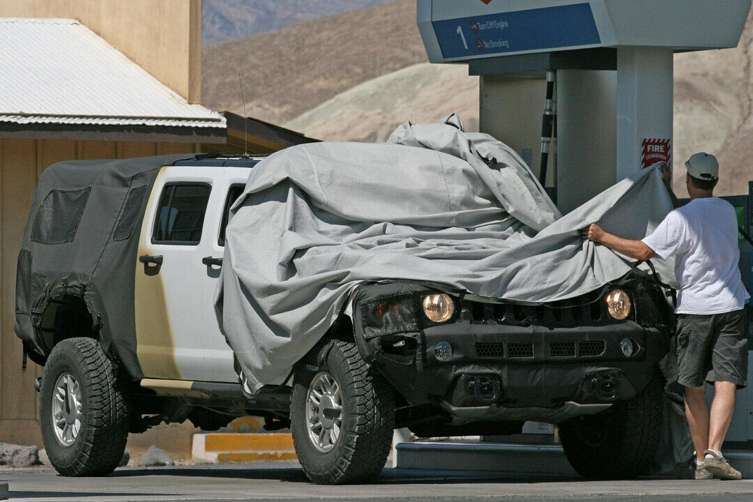 Der Hummer-Ingenieur schafft es nicht, den H3T schnell genug abzudecken