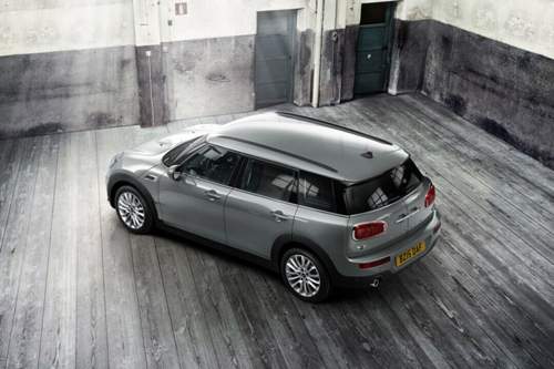 Der neue Mini Clubman ist mit zwei vollwertigen Türen im Fond ausgestattet. Der Vorgänger hatte eine gegen die Fahrtrichtung öffnende "Clubtür"