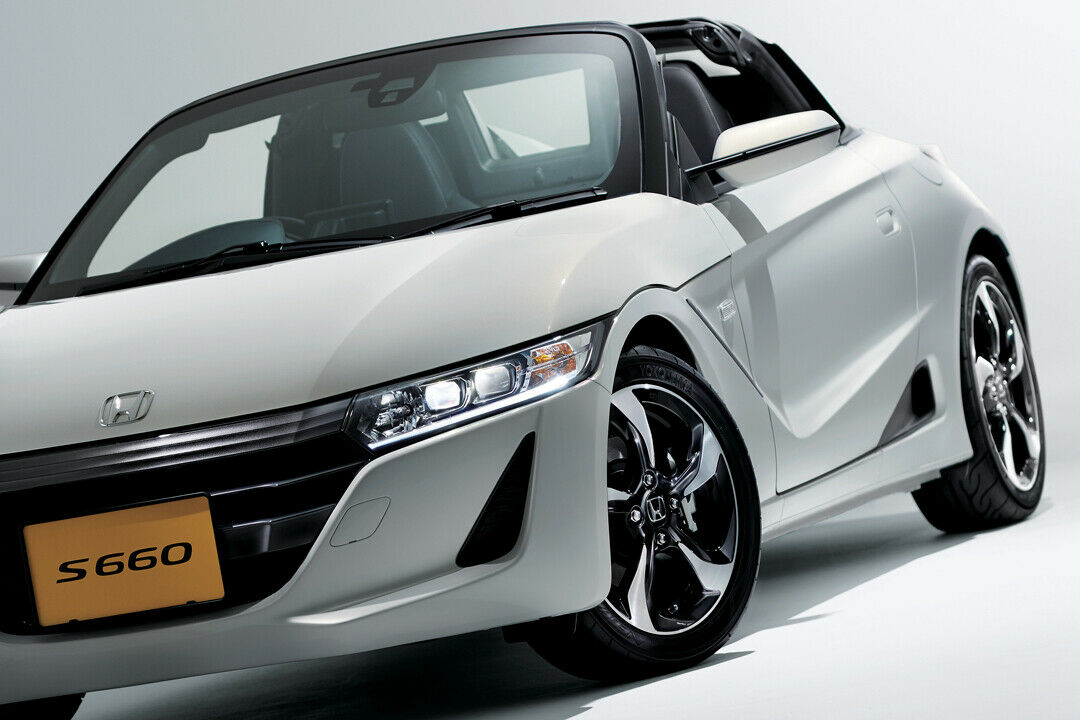 Der Honda S660 hält sich an die Grenzwerte für Kei-Cars, die höchstens 3,39 Meter lang und 1,48 Meter breit sein dürfen