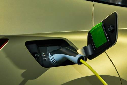 Rein elektrisch: Einen Verbrenner gibt es im Vision E nicht. Dafür zusätzlich die Möglichkeit, ihn induktiv zu laden