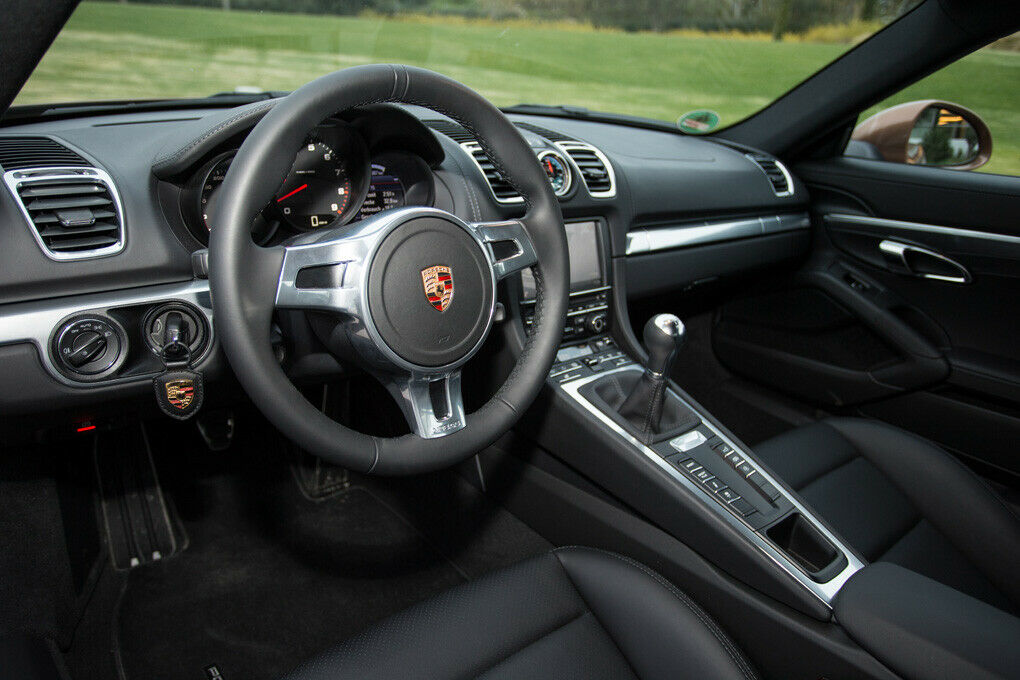 Porsche Cayman Cockpit