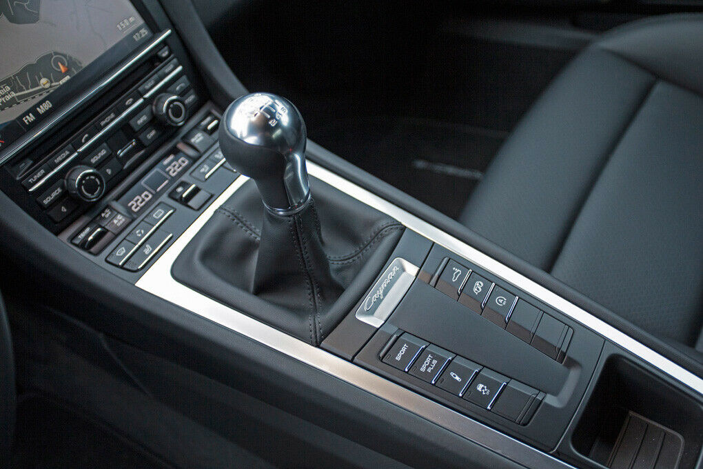 Porsche Cayman: Schaltkulisse mit manuellem Schaltgetriebe