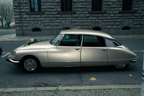 Noch heute wirkt die aerodynamische Karosserie des DS nicht angestaubt. Der Entwurf von Flaminio Bertoni wurde nahtlos zum Klassiker.