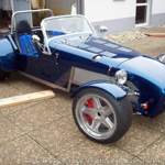 Auto-im-hof-von-rechts-vorne Bild 275